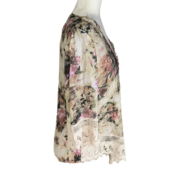 NWT Adiva Floral Fushion Rose Print Crochet Lace Pintucked Top in Beige - M - Picture 5 of 11